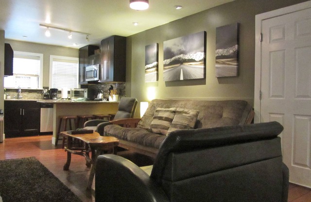 2BR with 2 queenbeds, queen sofa sleeper