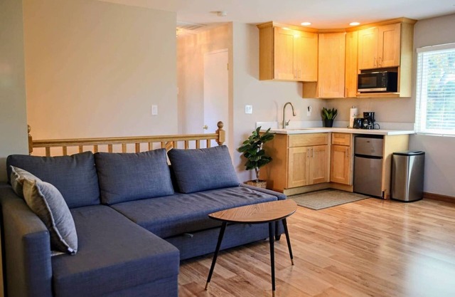 2Br1Ba Guest Suite 2miles from Apple Spaceship