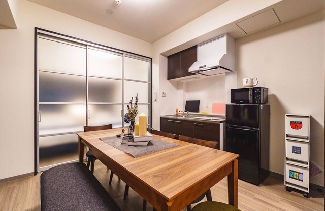 2DK 50max 7 people3 semidouble beds 1 single - IKIDANE Residential Hotel SHIMANOUCHI/Osaka Ōsaka