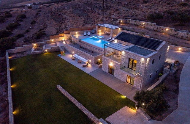 2Jacuzzi in & outdoor ★ 2Heated pool ★ 2Sauna ★ 14sleeps