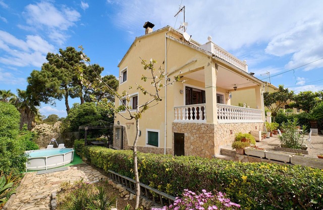 2JUL01 - House for 8 people located in a quiet area just 7 km from the beach of Lloret de Mar.