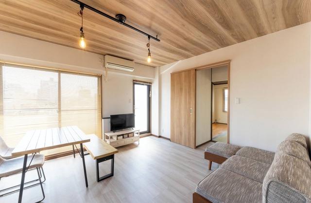 2LDK with two Japanese-style rooms! PayPay On your way home from a concert or baseball game at the Dome â