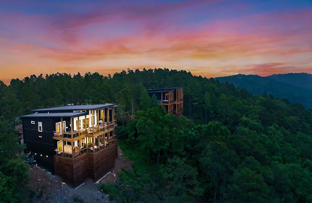 2Mountaintop Cabins Pool Saunas Slides Views &More