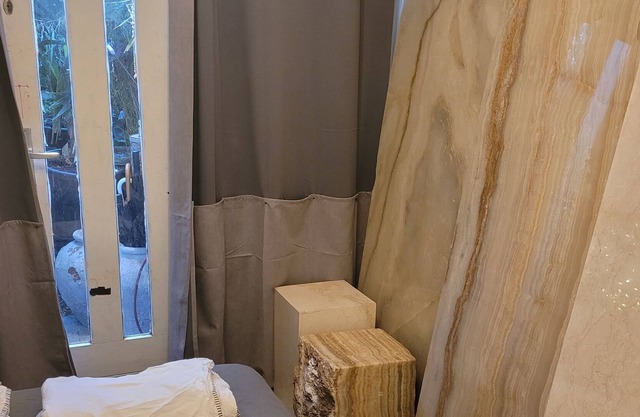 2mx3m bedroom+1mx1m bathroom EU IDs+flight tickets are required