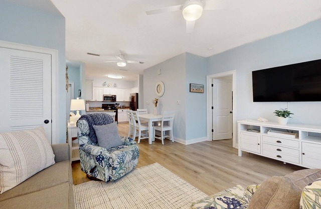 2nd-floor condo near beach with balcony, outdoor pool, streaming, & washer/dryer