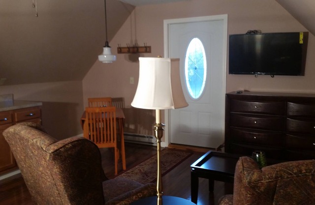 2nd Floor, Efficiency, Private Entrance