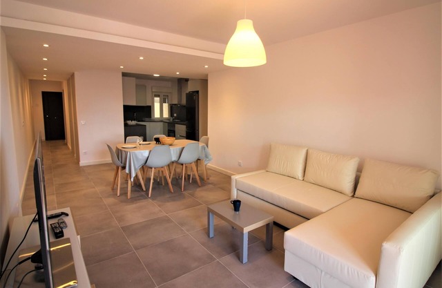 2nd LINE, COMPLETELY RENOVATED, FULL EQUIP, IN THE CENTER, SEA VIEW. WIFI