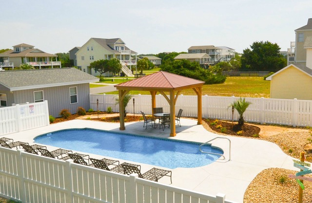 2nd Row, 6BR, 3BA, Huge Heated Pool, separate Cottage, Dog-Friendly