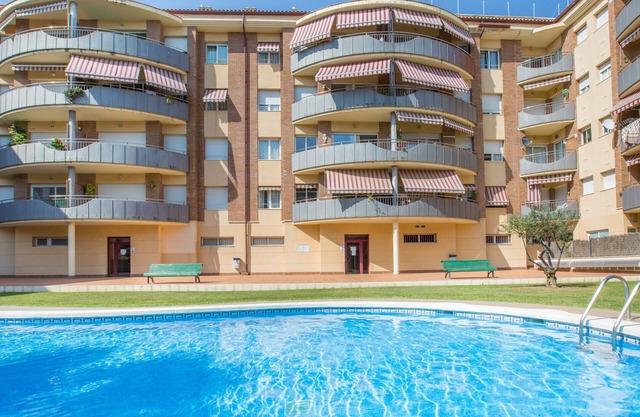 2ROS01 -Cozy 3 bedroom apartment with pool located near Fenals beach (Lloret de Mar)