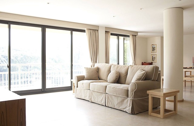 3 (+1) Bedrooms Luxurious Apartment Near Chitlom BTS