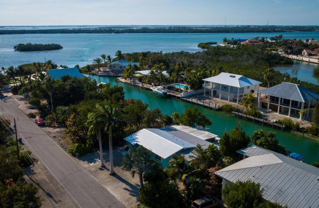 3/2 Cudjoe Key waterfront single level house.