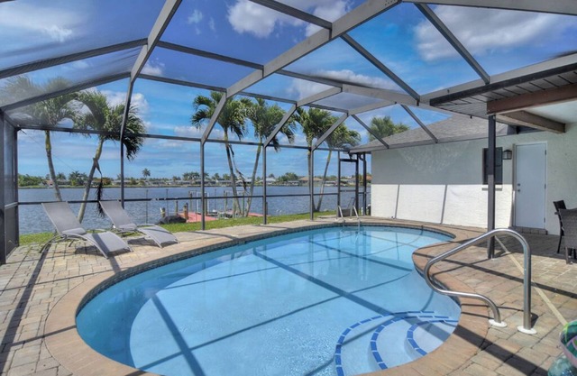 3/2 Heated Pool Home on Gulf Access 8-Lakes in SouthWest Cape Coral