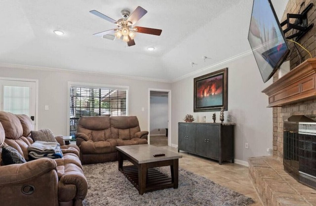 3/2 Oasis in a Beautifully Lush Neighborhood!