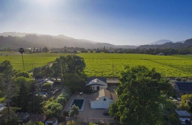 3 bd 2 ba Vineyard View Farmhouse close to downtown St. Helena Permit PL24-006