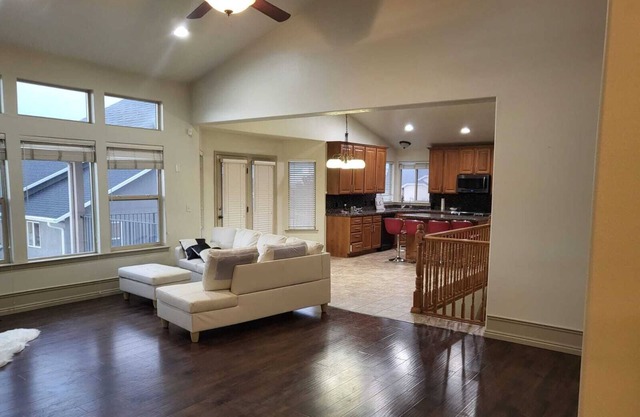 3 bd/3bath luxury home- great mountains/city view