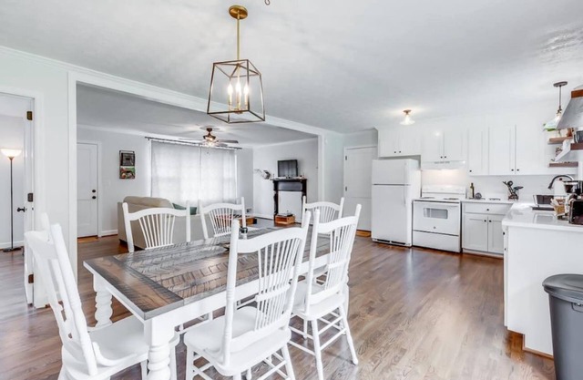 3 bd, farmhouse ranch, walking distance to Furman
