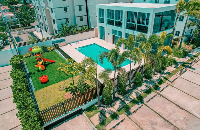 3 BEDROOM APARTMENT WITH POOL AND GYM