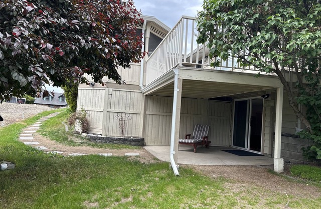 3 bed 1 bath Cozy Gleneagles Hideaway retreat in Kamloops