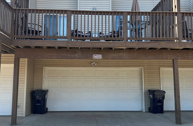 3 Bed, 2.5 Bath Large 3 Level Condo West Side Iowa City