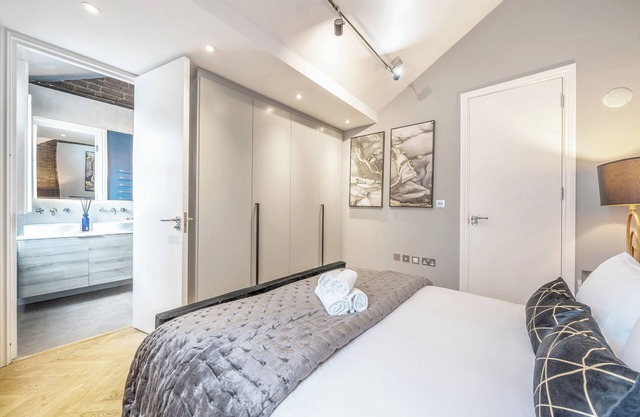3 Bed 2 Bath by Sherlock home’s museum