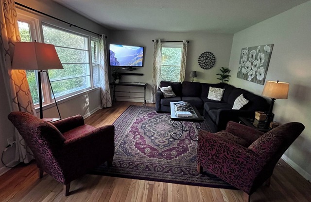 3 bed/2 bath Carrboro ranch, convenient to downtown!