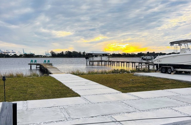 3 bed 2 bath Pool home Andrew’s island. Dolphin views from dock!