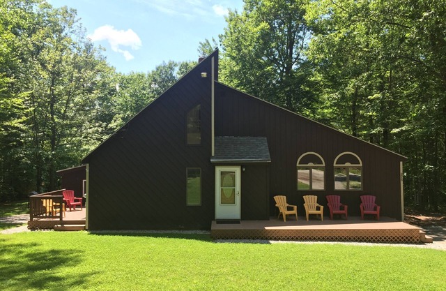 3 Bed – 2 Bath Rental House in the heart of the Mount Washington Valley!