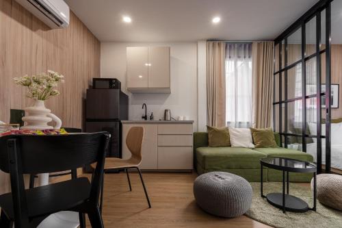 3 Bed 3 Bath/Luxury/1 min walk to BTS Asok