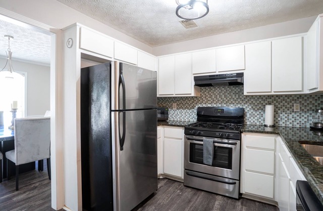 3 bed/bath Loganville manor