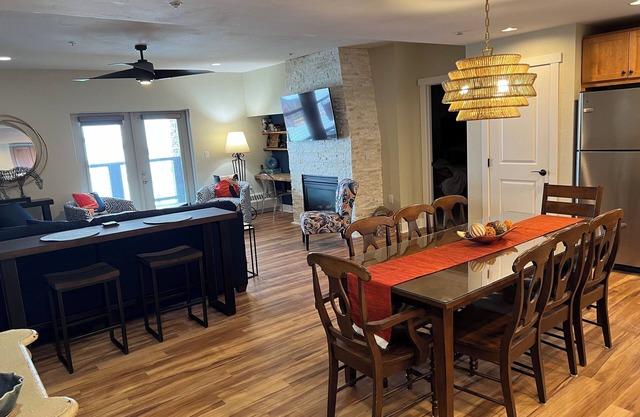 3 Bed/Bath Updated Condo 50 Steps to Main Lift w/30-Foot Balcony Facing Ski Runs