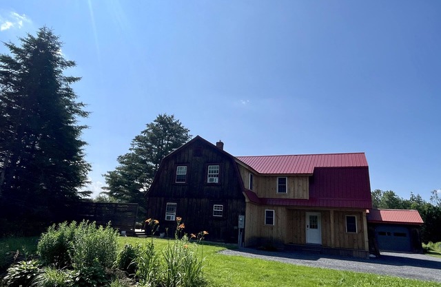 3 Bed Cabin - on NEK Biking and VAST Trails, Hot tub optional