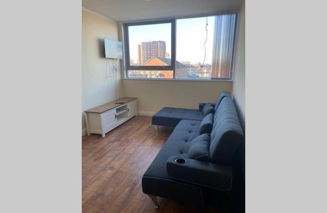 3 Bed Contemporary Crewe apartment