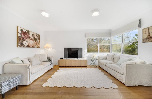 3-Bed Family Haven with Garden & BBQ Area