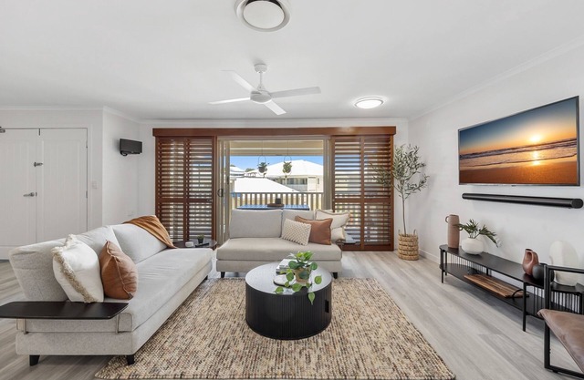 3-Bed Haven with Balcony and BBQ, 5-Min to Beach