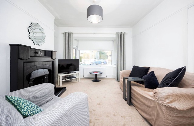 3-Bed Home in Rialto – 10 Min to Dublin City