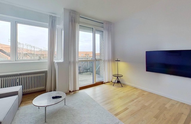 3-bed in Frederiksberg w/balcony - 210