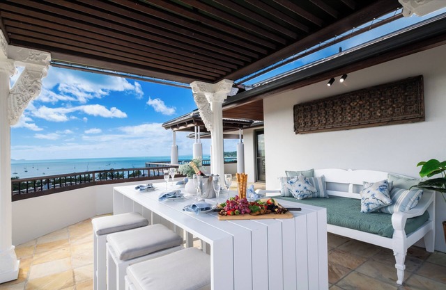 3 Bed Penthouse with panoramic ocean views in the heart of Airlie Beach