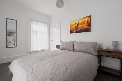 3-Bed Retreat with Free Parking and Long Stay Deals