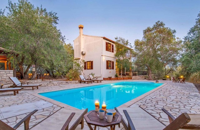 3 bed villa, great BBQ house, near great walks