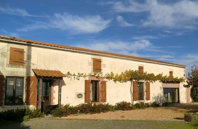 3 Bedroom Apartment in Saint-Jean-de-Liversay