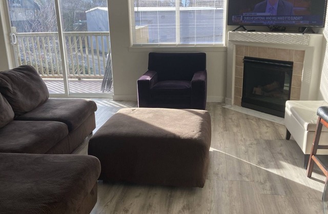 3 bedroom, 2.5 bath townhouse close to pdx
