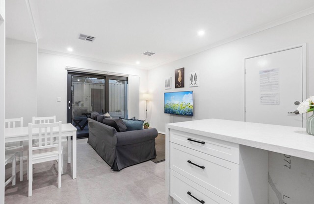 3 Bedroom 2 Bathroom | Deluxe Full House For Stay | Higher-end Accomodation.
