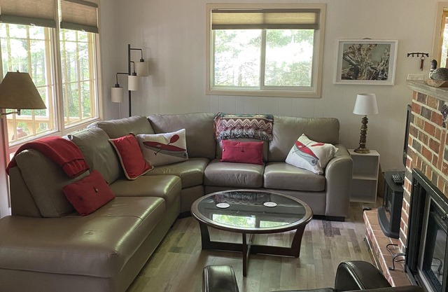 3 bedroom, 2 bathroom chalet; 3 minute walk to pristine beach; dog friendly