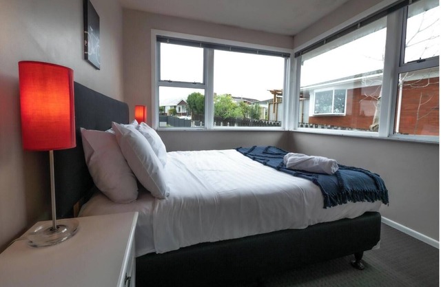 3-bedroom, 2-bathroom Bright & Sunny Family home