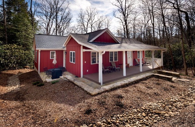 3 bedroom 3 bath cottage near Montreat campus & 5 minutes to Black Mountain