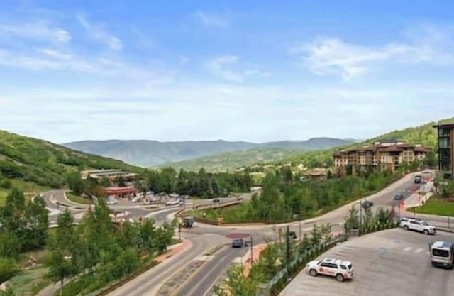 3 Bedroom 3 Bath, Ski-In/Ski-out! Sbowmass Village