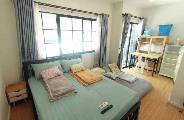 3-bedroom 3-bathroom townhome in the Suburbs of Bangkok with Club Pool&Gym