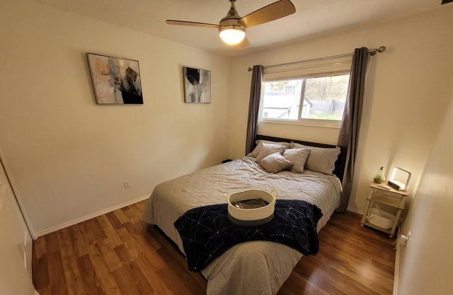 3 Bedroom(4 beds) Main Floor House With Large Yard and Patio.Family/Pet Friendly