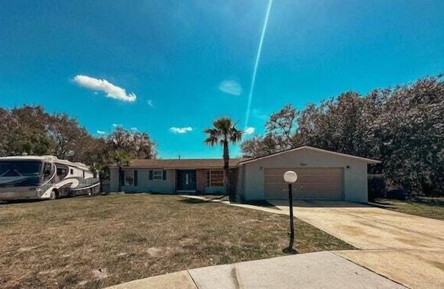 3 Bedroom 647889 by Houzlet