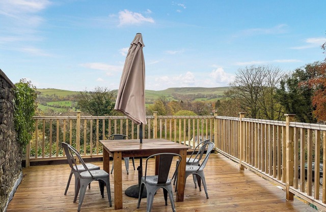 3 bedroom accommodation in Chapel-en-le-Frith